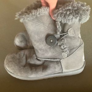Cute Gray Ugg Bailey Button boots size 8!